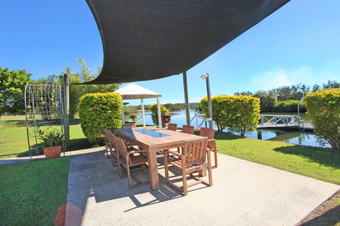 Campbell 7 - Large Queenslander On Maroochy River - Accommodation Daintree 3