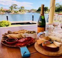Canal Elegance In Yunderup - Accommodation Daintree
