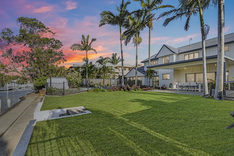 CANAL HOME NEAR MOOLOOLABA - Accommodation Daintree 0