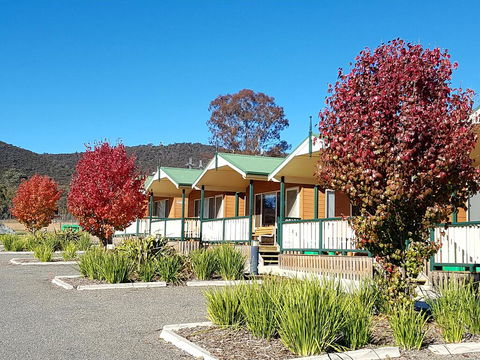 Canberra Carotel Motel - Accommodation Daintree 0