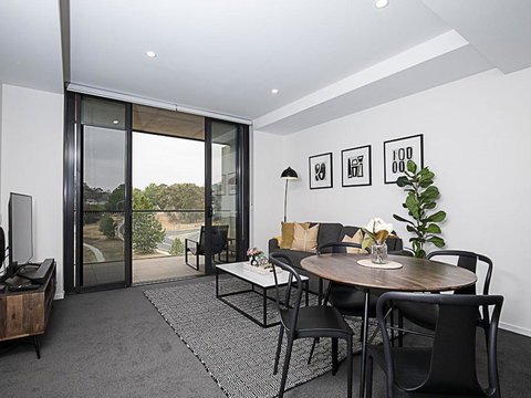 CANBERRA CHIC-hosted By:L'Abode Accommodation - Accommodation Daintree 0