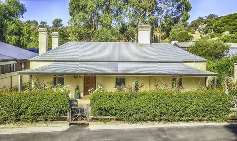 Captain Rodda's Cottage - Accommodation Daintree 0