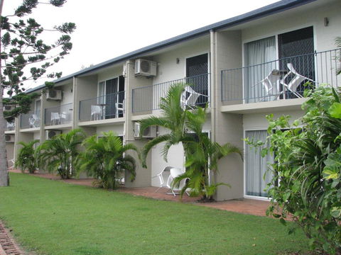 Cardwell Beachcomber Motel & Tourist Park - Accommodation Daintree 3