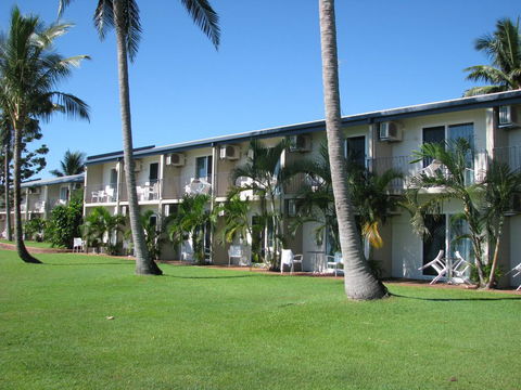 Cardwell Beachcomber Motel & Tourist Park - Accommodation Daintree 0