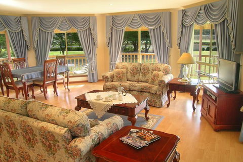 Carolynnes Cottages - Accommodation Daintree 2