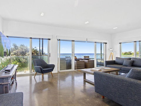 Catalina - Brand New House - Accommodation Daintree 2
