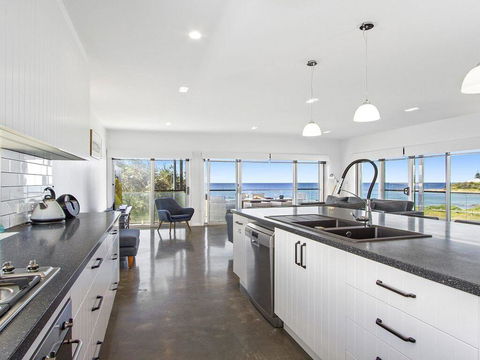 Catalina - Brand New House - Accommodation Daintree 3