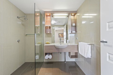 CBD Executive Apartments - Accommodation Daintree 0