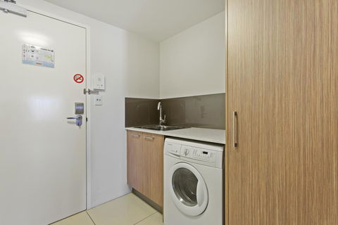 CBD Executive Apartments - Accommodation Daintree 1