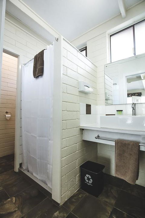 Central Highlands Motor Inn - Accommodation Daintree 3