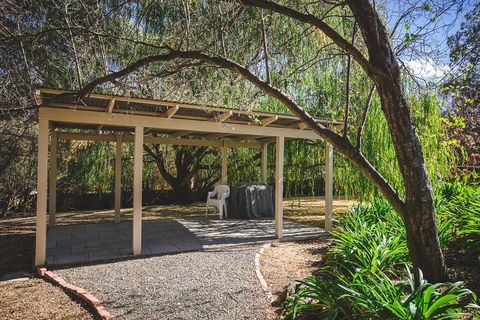 Central Highlands Motor Inn - Accommodation Daintree 2