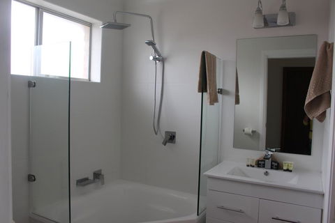 Centrepoint Motel - Accommodation Daintree 2