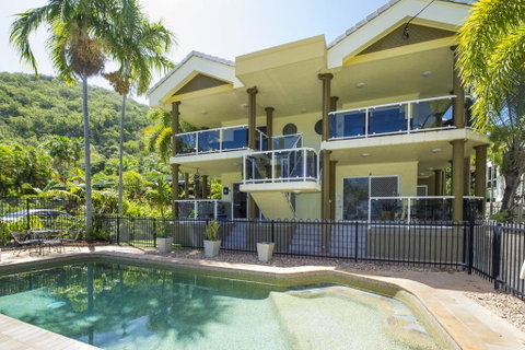 Champagne Apartment 1 - Accommodation Daintree 1