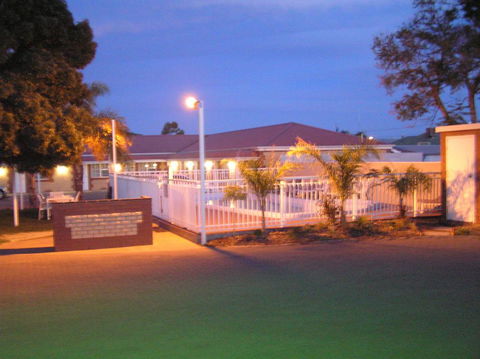 Charles Rasp Motor Inn & Cottages - Accommodation Daintree 0
