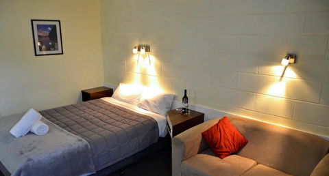 Charles Sturt Motor Inn - Accommodation Daintree 0