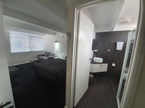 Charles Sturt Motor Inn - Accommodation Daintree 3