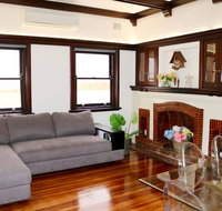 Charming  Cosy Home With City Views - Accommodation Daintree