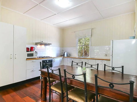 Charming Characterful Rustic-style Home Near The Gabba - Accommodation Daintree 1