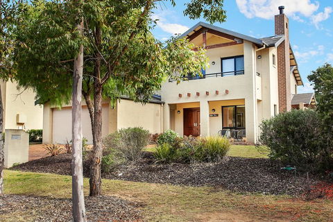 Chateau Shiraz - Accommodation Daintree 3