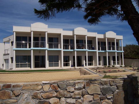 Christies Seahorse Holiday Townhouses - Accommodation Daintree 0
