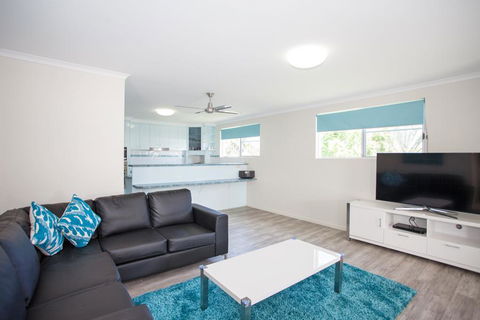 City Beach Holiday House - Accommodation Daintree 2