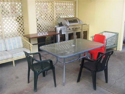 City Beach Motel - Accommodation Daintree 3