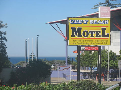City Beach Motel - Accommodation Daintree 0