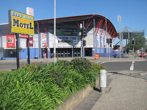 City Beach Motel - Accommodation Daintree 2