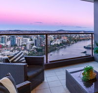 City Sky Home in Africa - River  Story Bridge Views - Accommodation Daintree