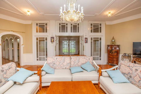 Classic 5 Beds Mt Dandenong Resort - Accommodation Daintree 0