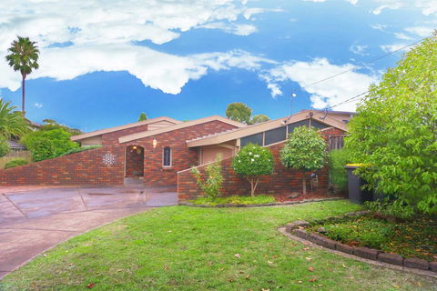 Classic Double Brick Garden House - Accommodation Daintree 0