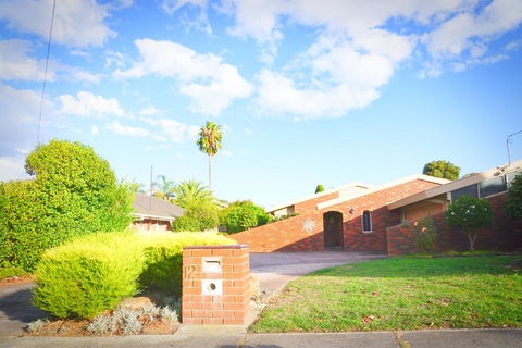 Classic Double Brick Garden House - Accommodation Daintree 1