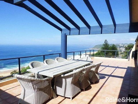 Cliff View - 62 Forresters Beach Road - Accommodation Daintree 0