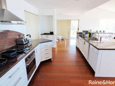 Cliff View - 62 Forresters Beach Road - Accommodation Daintree 3