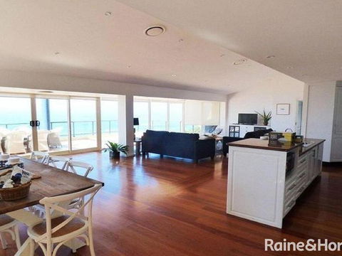 Cliff View - 62 Forresters Beach Road - Accommodation Daintree 2