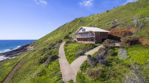 Cliffs End Beach Shack - 105 Gold Coast Drive, Carrickalinga - Accommodation Daintree 2