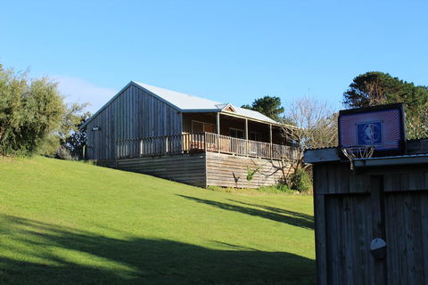 Clifton Beach Lodge - Accommodation Daintree 0
