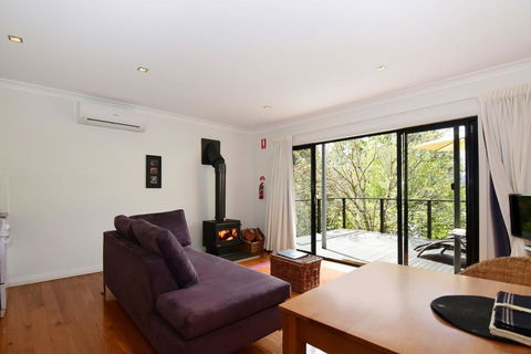 Cloudsong Chalet 2 - Close To The Village Centre! - Accommodation Daintree 3