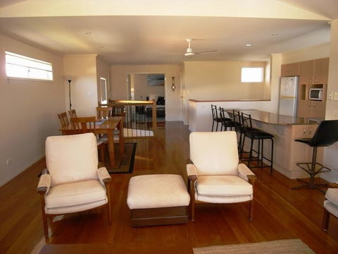 Clovelly Beach Townhouse - Accommodation Daintree 2