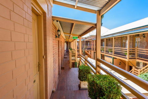Cobb & Co Court Boutique Hotel - Accommodation Daintree 1