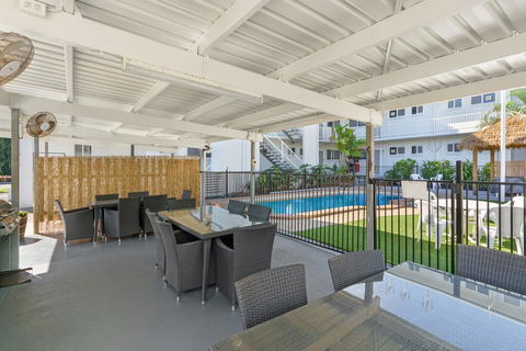 Cocos Holiday Apartments - Accommodation Daintree 0