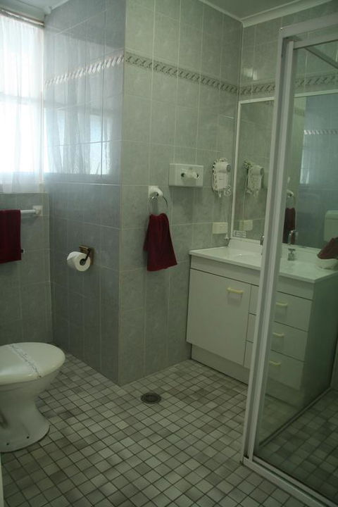 Colonial Court Motor Inn - Accommodation Daintree 3