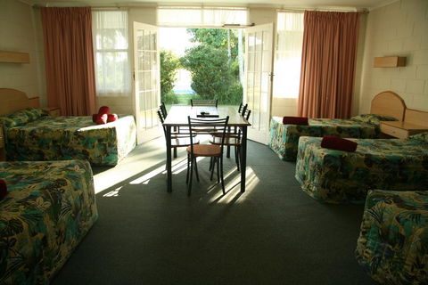 Colonial Court Motor Inn - Accommodation Daintree 2