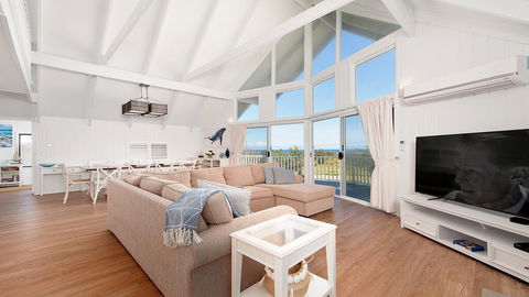 Combined Kingsley Beach House - Accommodation Daintree 3
