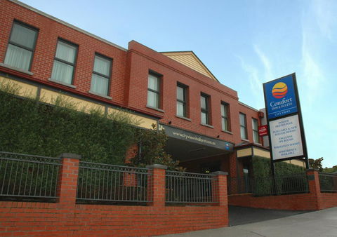 Comfort Inn & Suites City Views - Accommodation Daintree 0