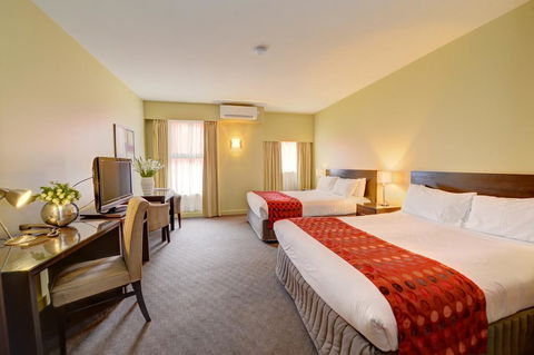 Comfort Inn & Suites City Views - Accommodation Daintree 1