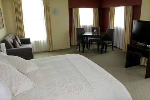 Comfort Inn & Suites City Views - Accommodation Daintree 2