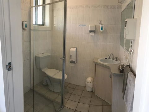 Comfort Inn The Lakes - Accommodation Daintree 1