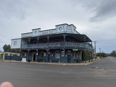 Commercial Hotel Curlewis - Accommodation Daintree 0