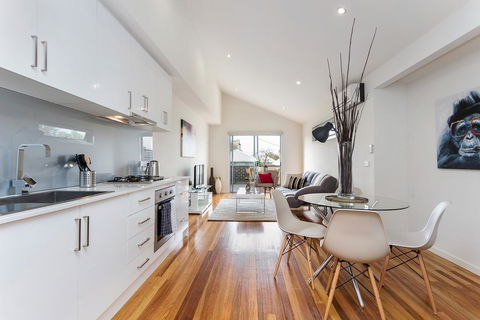 Complete Host Richmond Townhouse Collection - Accommodation Daintree 0